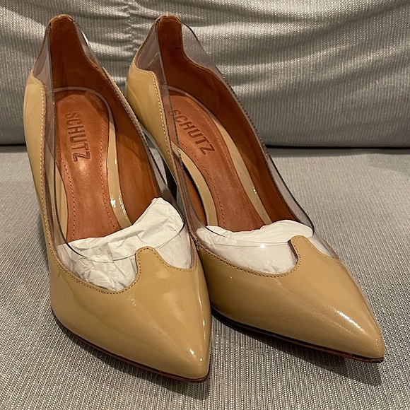 SCHUTZ Shoes - NEW Schutz Tan Patent Clear Scalloped Border Pointed High Heels 6
